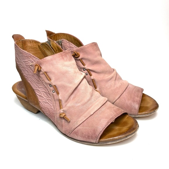 Miz Mooz Shoes - Miz Mooz Pink Leather Open-Toe Ankle Sandals